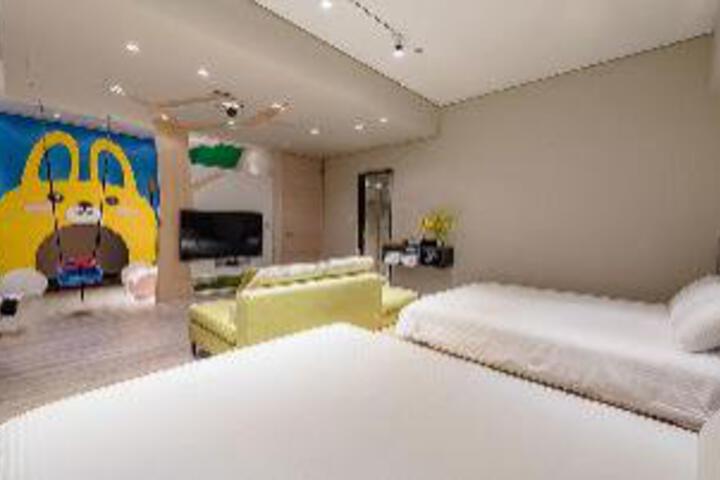 Suite 21 of 23