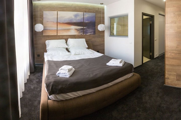 Room 10 of 67