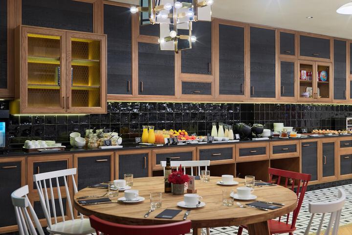 Breakfast/Coffee Service 52 of 121