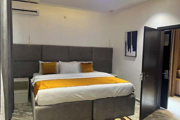 Room 3 of 49