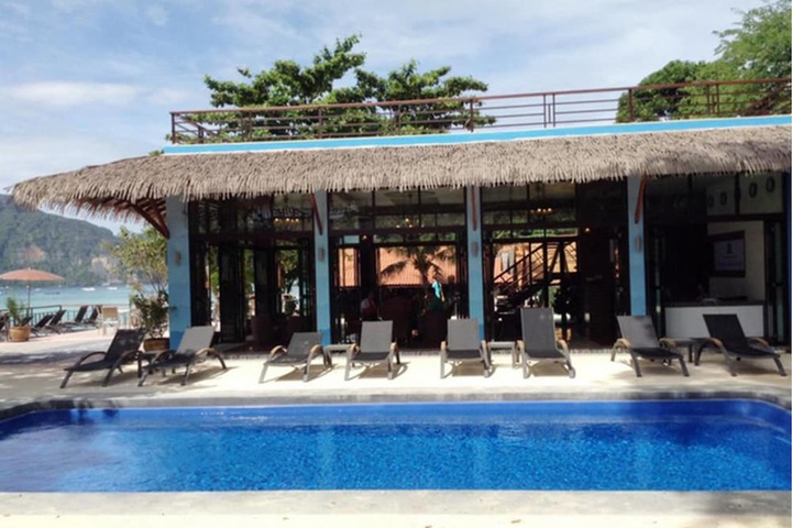 Hotel Pool