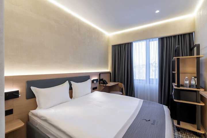 Room 6 of 36