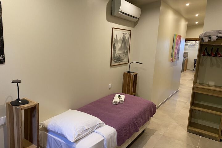 Room 25 of 144