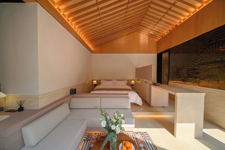 Room 3 of 85