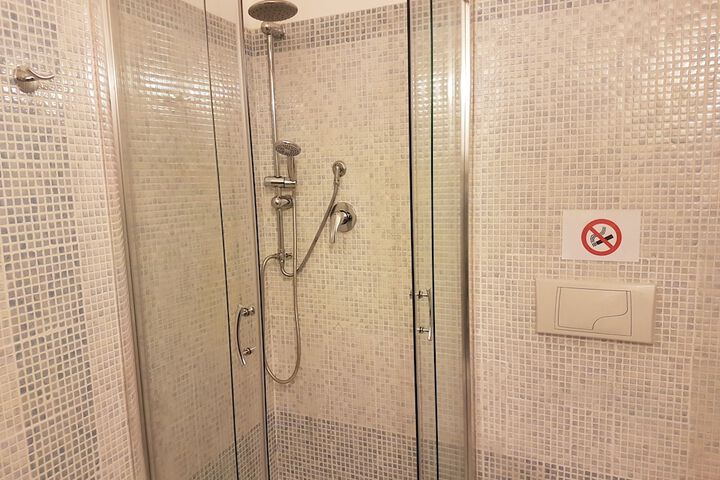 Room 27 of 42