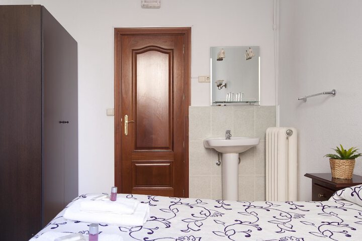 Room 6 of 38