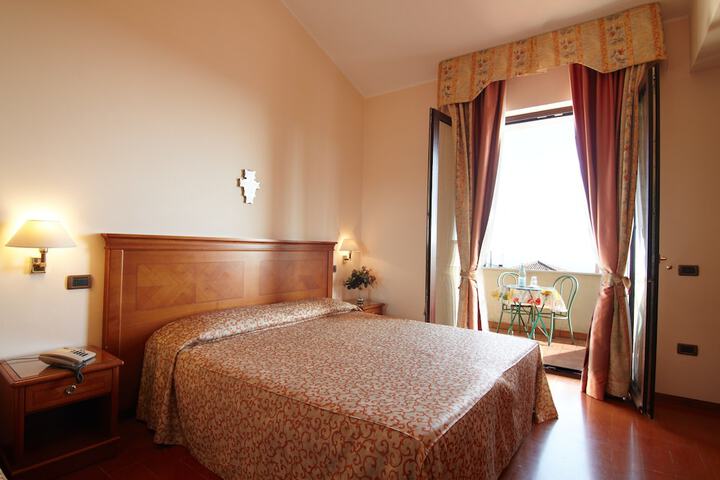 Room 14 of 32