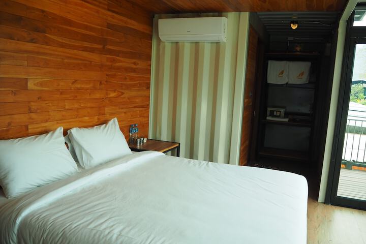 Room 17 of 100