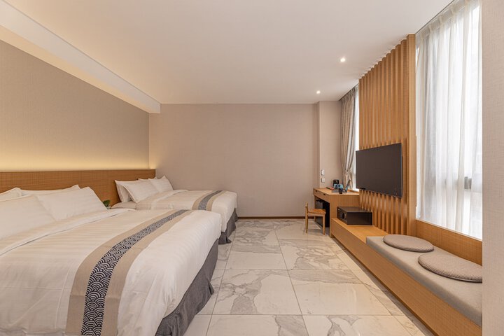 Room 8 of 42