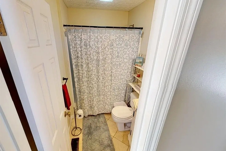 Room 10 of 18