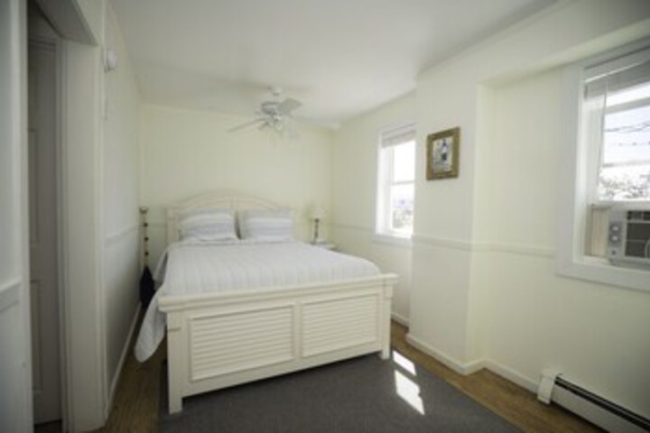 Room 28 of 384
