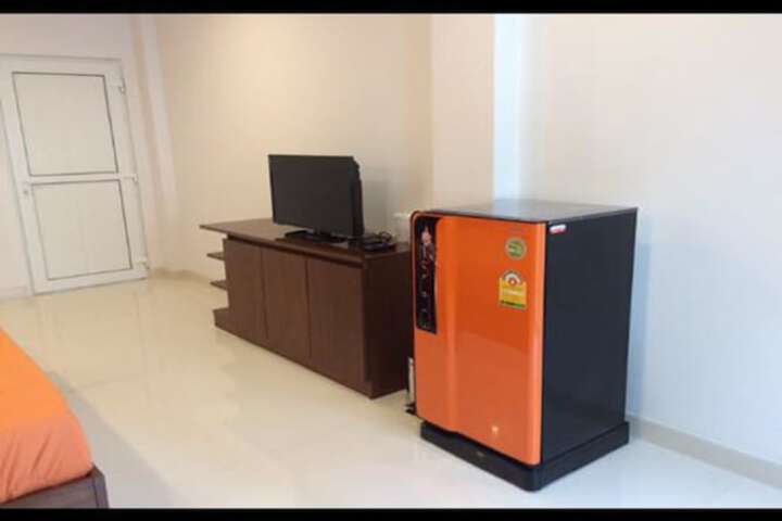 Room 5 of 8