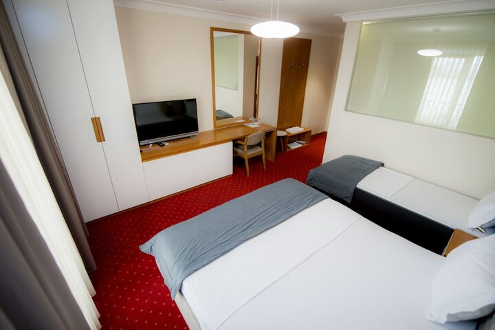 Room 10 of 16