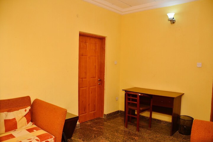 Room 23 of 94