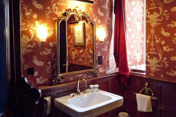 Room 85 of 157