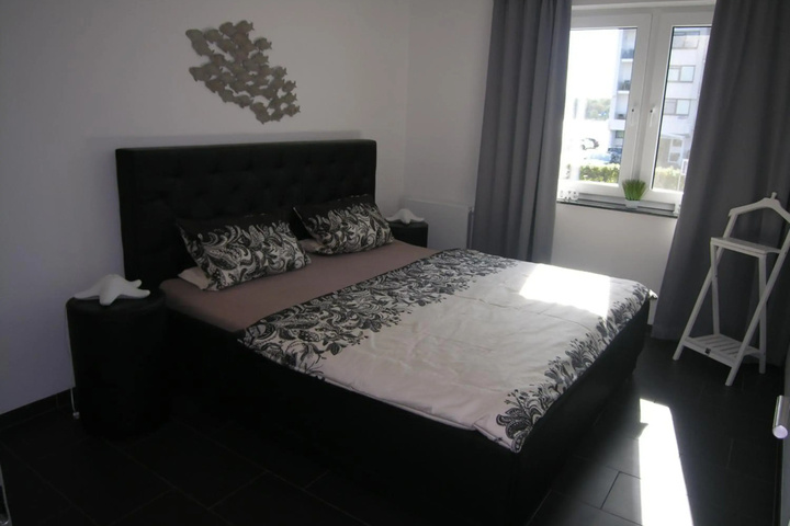 Room 2 of 16