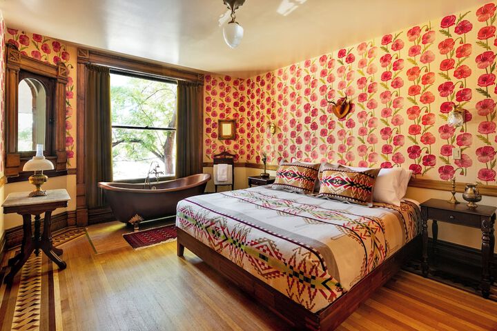 Room 10 of 25