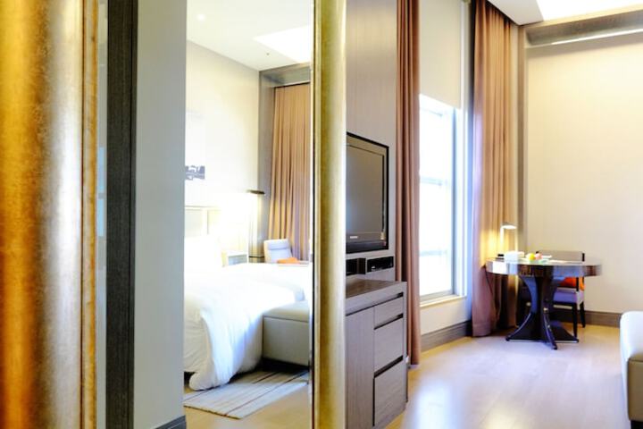 Room 9 of 68