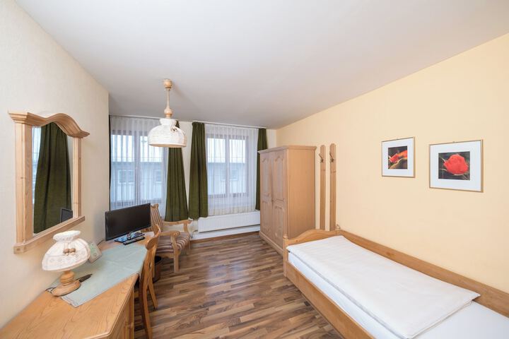 Room 16 of 24