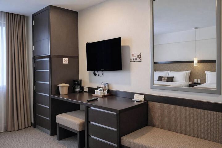 Room 34 of 176