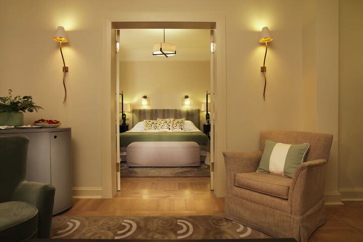 Room 14 of 208