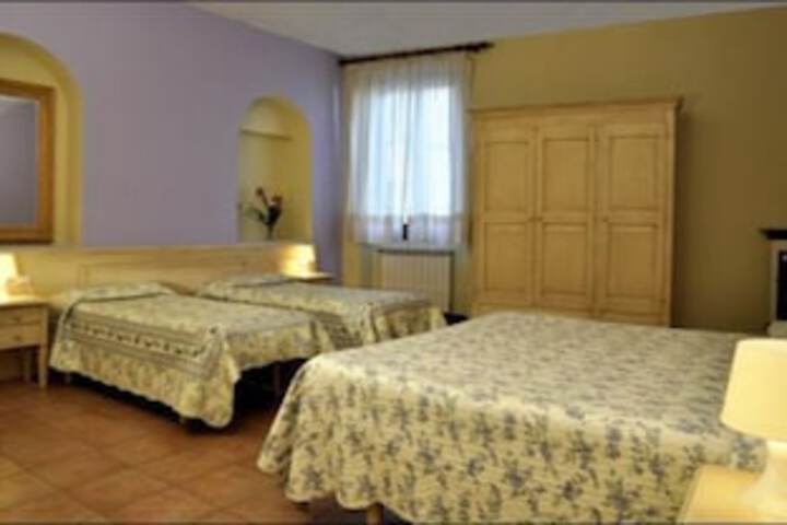 Room 3 of 10