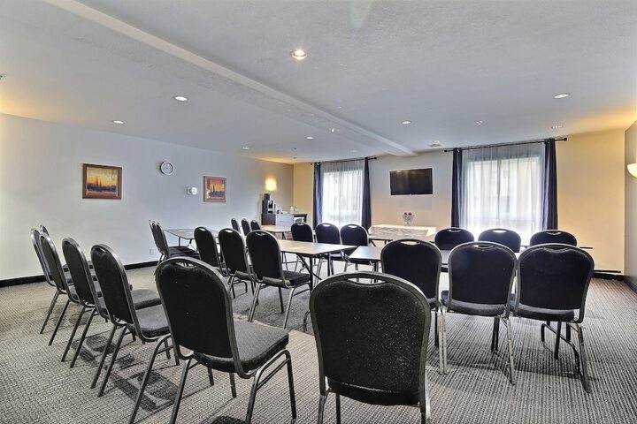 Ballroom/Hall 45 of 55