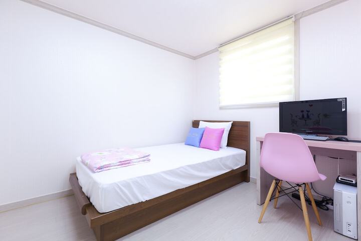 Room 12 of 70