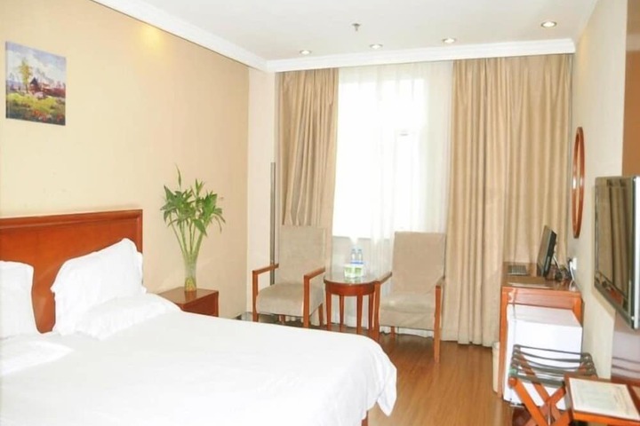 Room 4 of 52