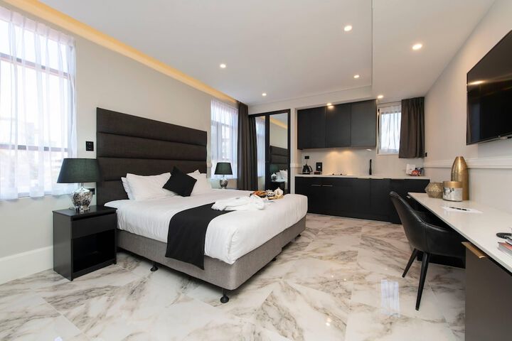 Room 11 of 27
