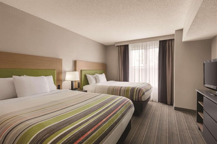 2 Queen Beds (6 of 8)