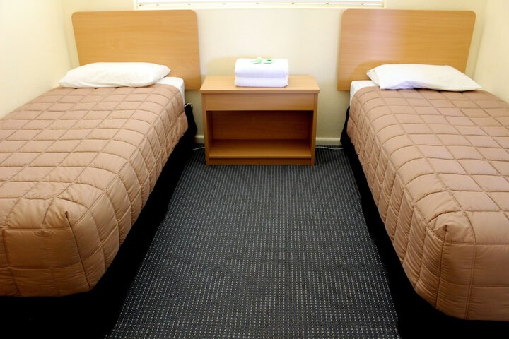 Room 7 of 33