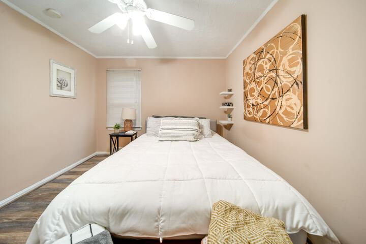 Room 6 of 24