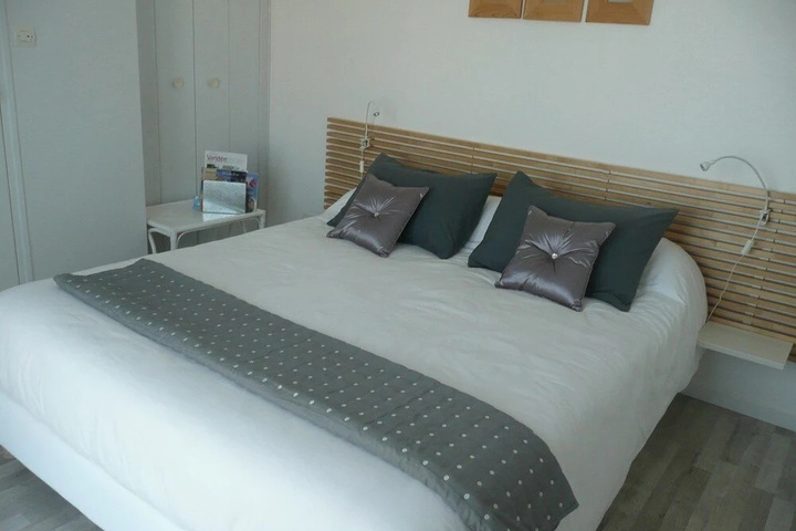 Room 2 of 12