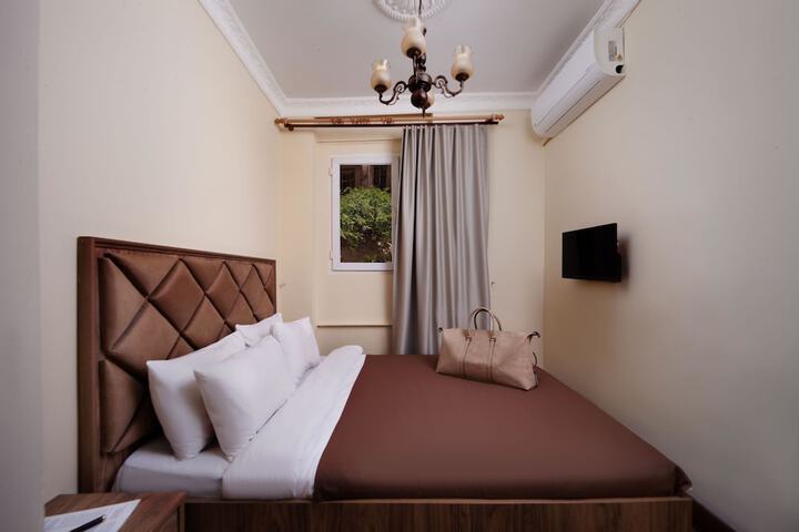 Room 12 of 22
