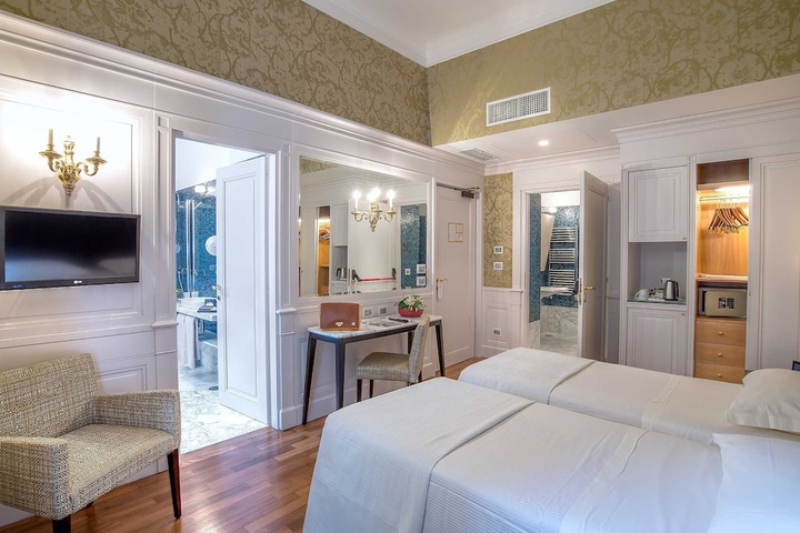 Room 52 of 125