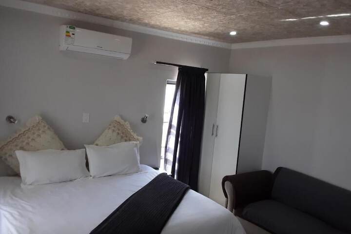 Room 7 of 11