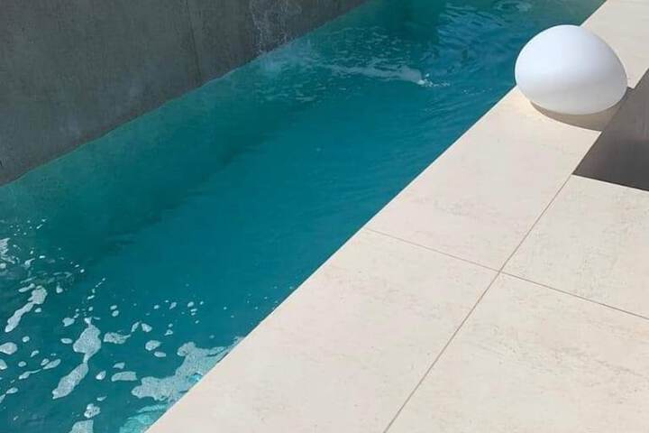 Pool Hotel
