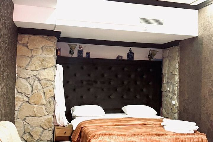 Room 5 of 17