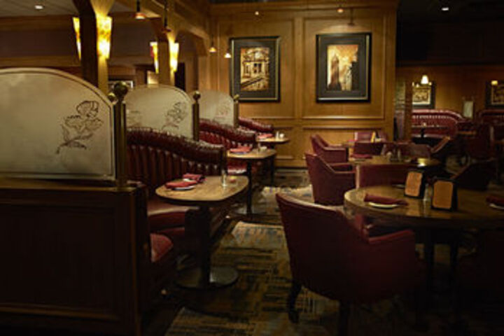 Lounge 38 of 57