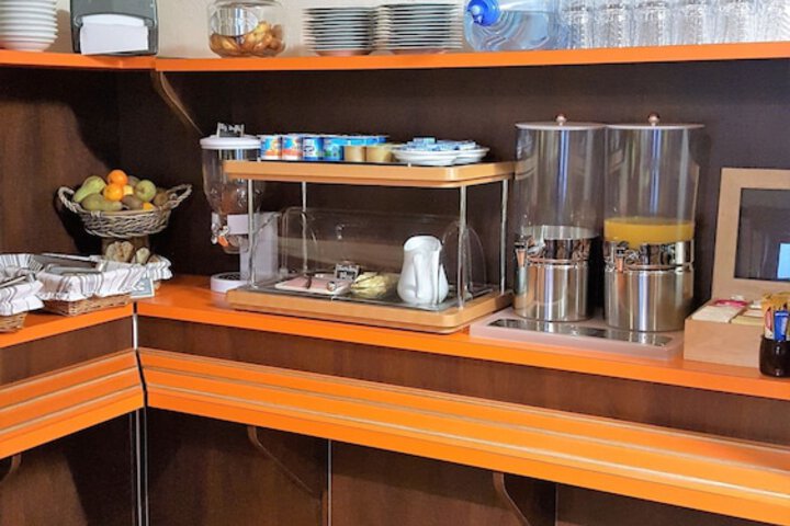 Breakfast/Coffee Service 28 of 43