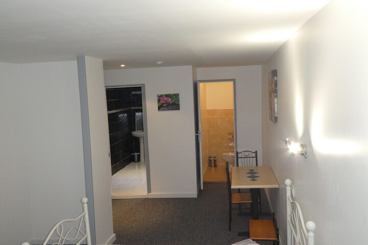 Room 5 of 18