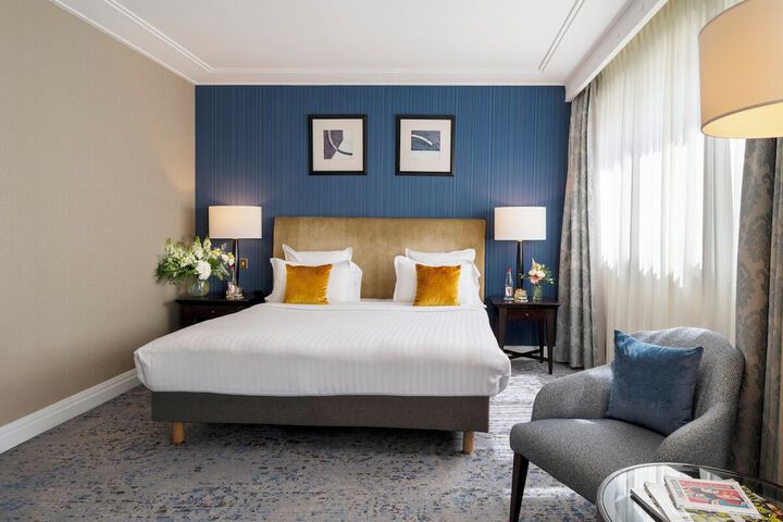 Room 4 of 61