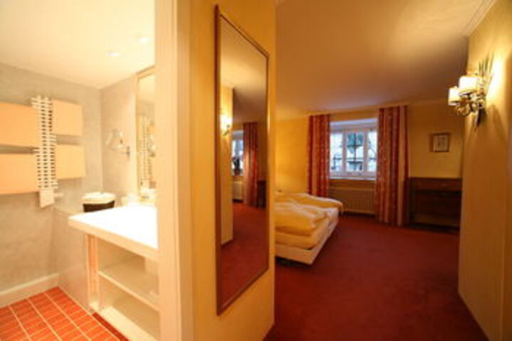 Room 76 of 106