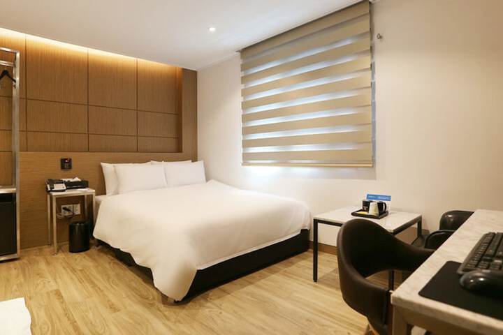 Room 21 of 46