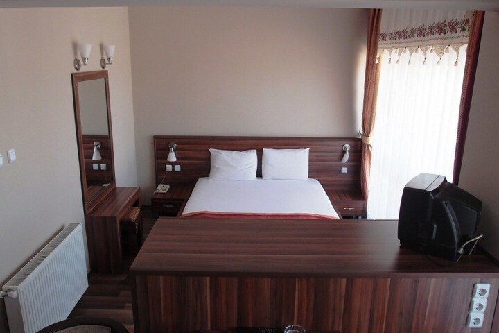 Room 7 of 28