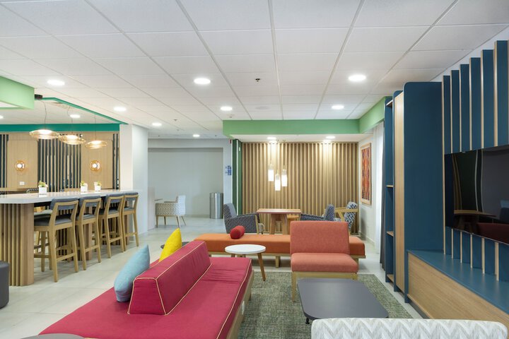 Entrance & Lobby