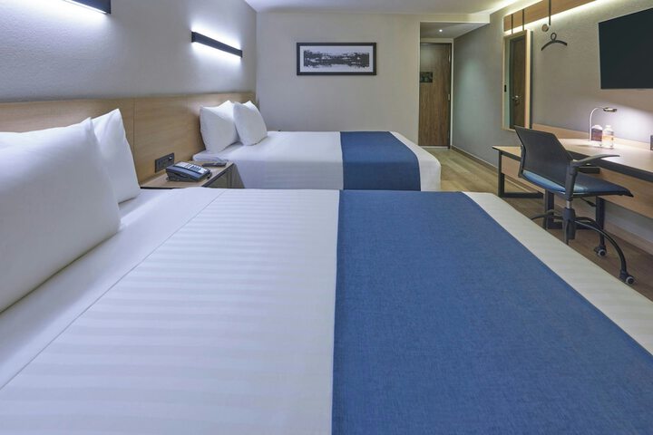 Room 6 of 48