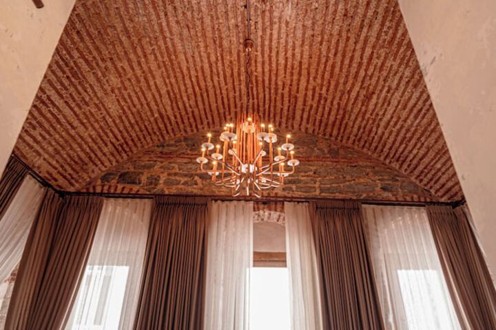 Room 2 of 136