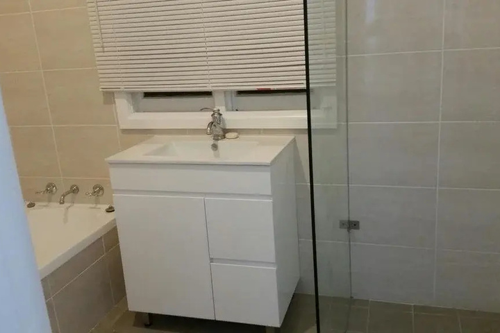 Room 6 of 13